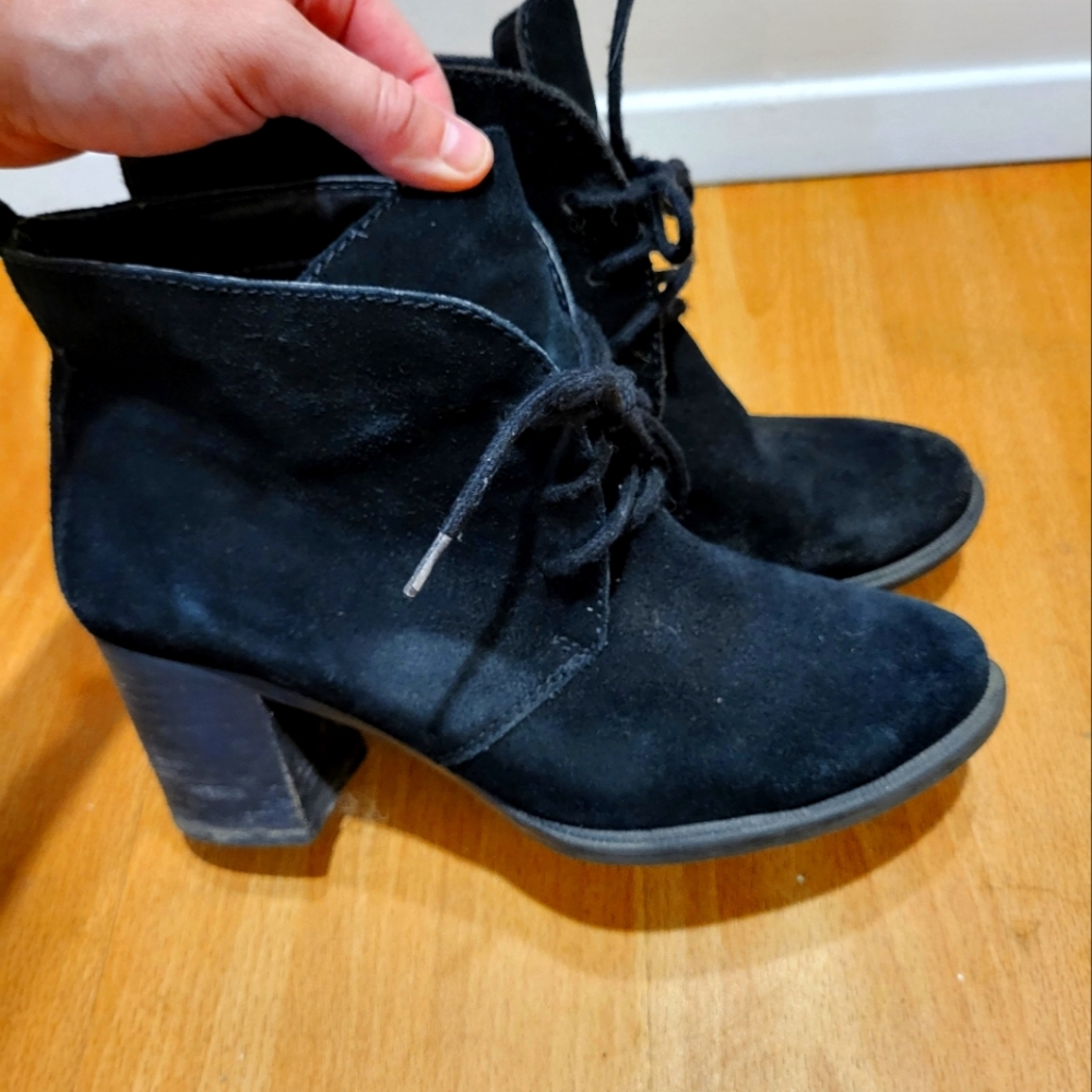 Bare traps Suede booties